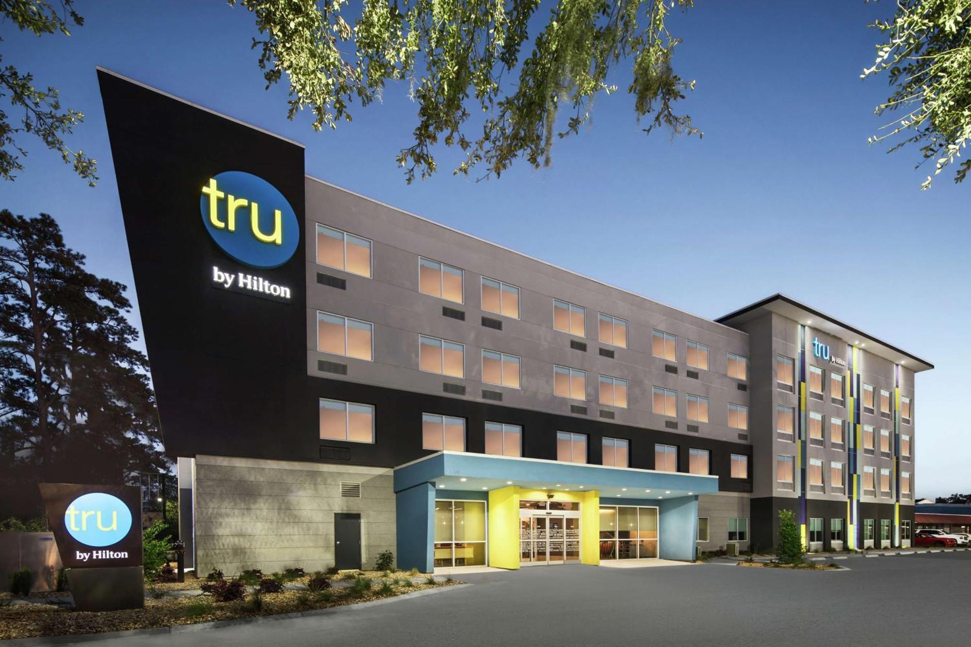 Tru By Hilton Savannah Midtown Ga Exterior photo